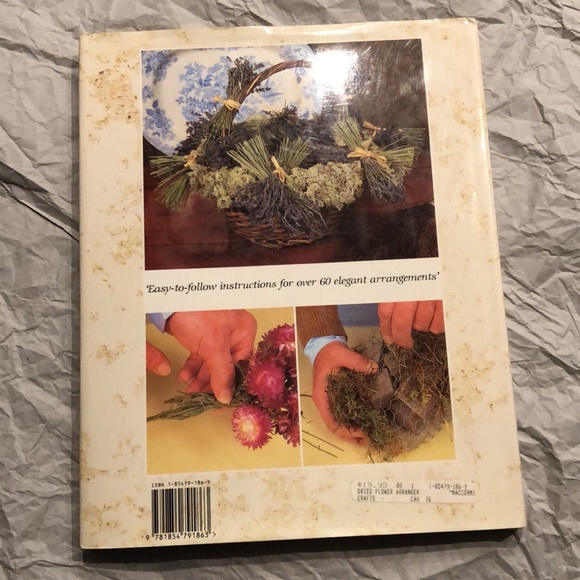 ⭐️3 for $15⭐️ Hardcover | The Dried Flower Arranger - Picture 3 of 5